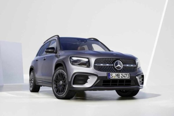 Mercedes-Benz lança nova linha do GLB com motor 2.0 turbo e tração integral